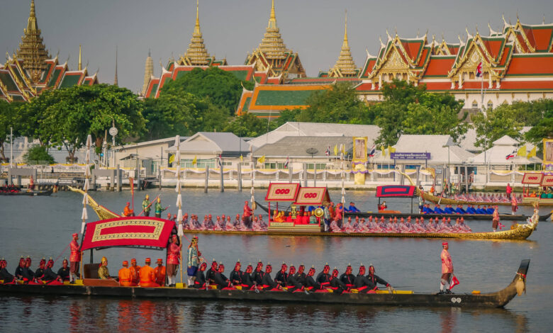 ขบวนเรือพระราชพิธี ริมแม่น้ำเจ้าพระยา กรุงเทพฯ