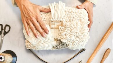 Fendi นำเสนอกระเป๋า Baguette ‘hand in hand’  โดยร่วมมือกับช่างฝีมือชาวออสเตรเลีย Natalie Miller