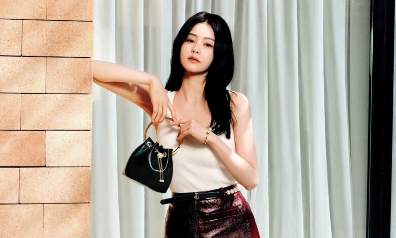 Bai Lu เปล่งประกายในแคมเปญฤดูร้อนปี 2025 ของ Jimmy Choo